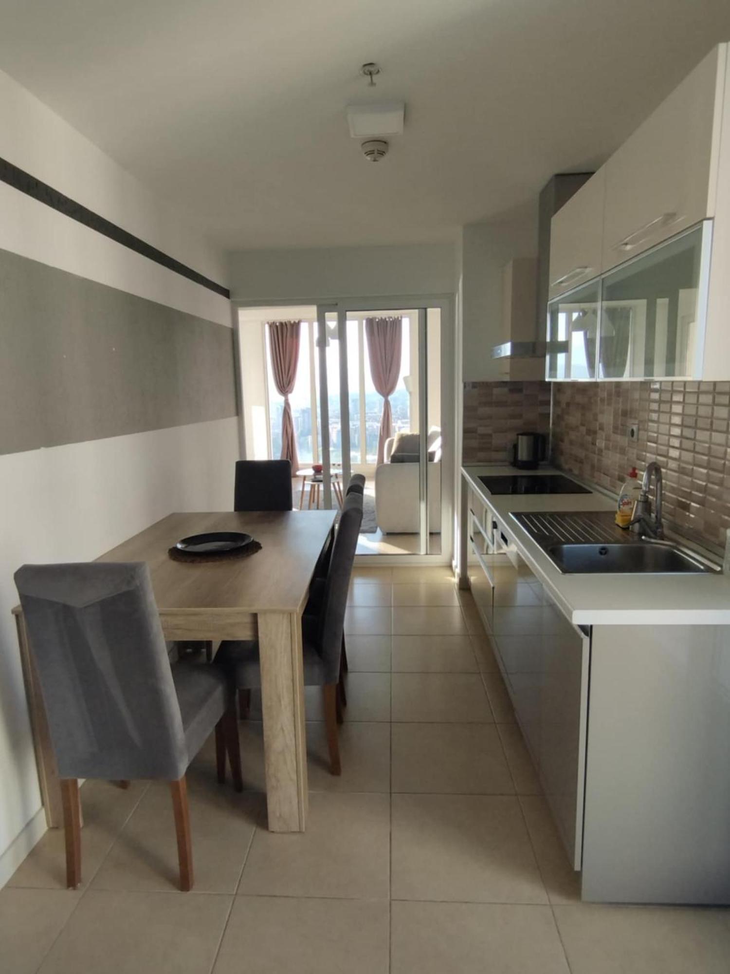 Skopje Sky City 19Th Floor Twin & 12Th Floor & 25Th & 33 Floor Apartments & With Pool & Spa & Gym & Parking Included In Price Eksteriør billede