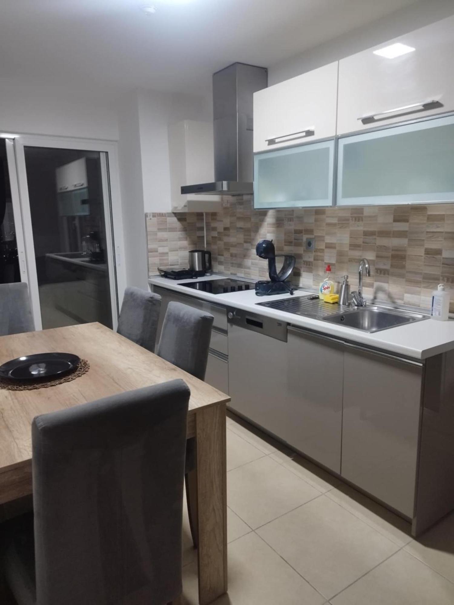 Skopje Sky City 19Th Floor Twin & 12Th Floor & 25Th & 33 Floor Apartments & With Pool & Spa & Gym & Parking Included In Price Eksteriør billede